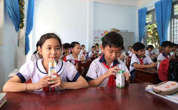Bốn[-]năm[-]triển[-]khai,[-]Sữa[-]học[-]đường[-]tỉnh[-]Bến[-]Tre[-]"được[-]lòng"[-]cả[-]thầy[-]cô[-]lẫn[-]phụ[-]huynh